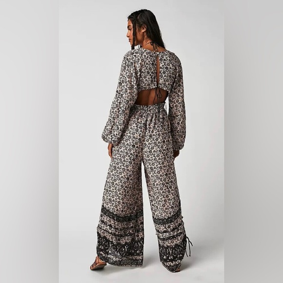 Free People Boho Chic Jumpsuit-Black -Cream Floral, Cut-Out Back AMAZING! NEW!! - Picture 2 of 9